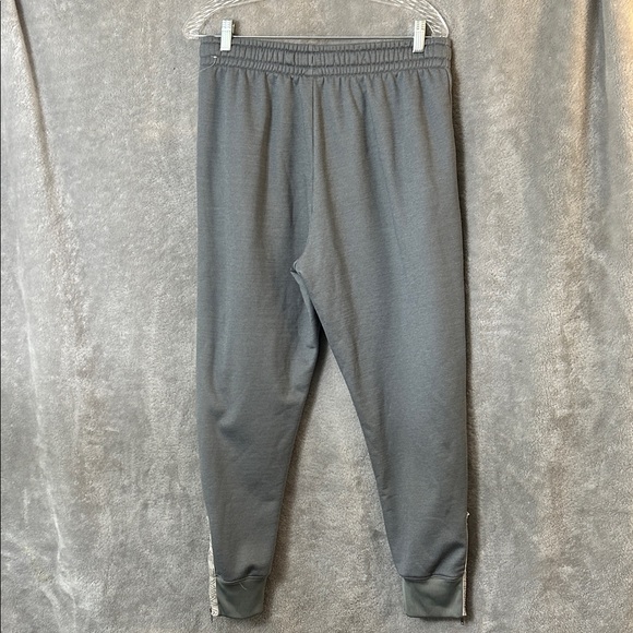 Nike Women’s Heather Gray Sweatshirt and Joggers Set - Picture 14 of 16